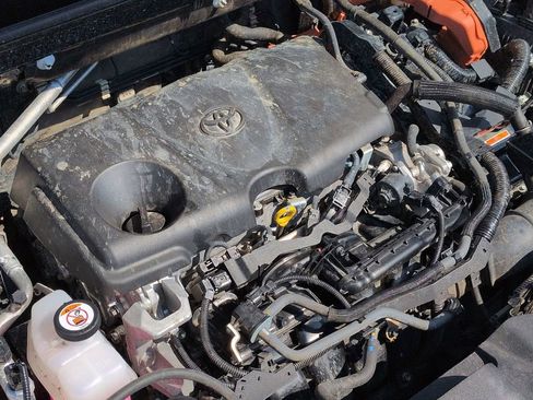 Used 2024 Toyota Venza LE image 13