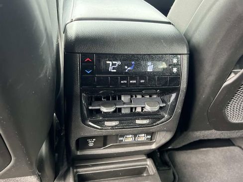 Used 2022 Jeep Grand Cherokee L Laredo w/ Luxury Tech Group I image 17