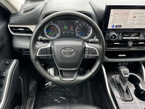 Used 2023 Toyota Highlander XLE w/ Protection Package #3 (TMS) AWD/4WD image 15