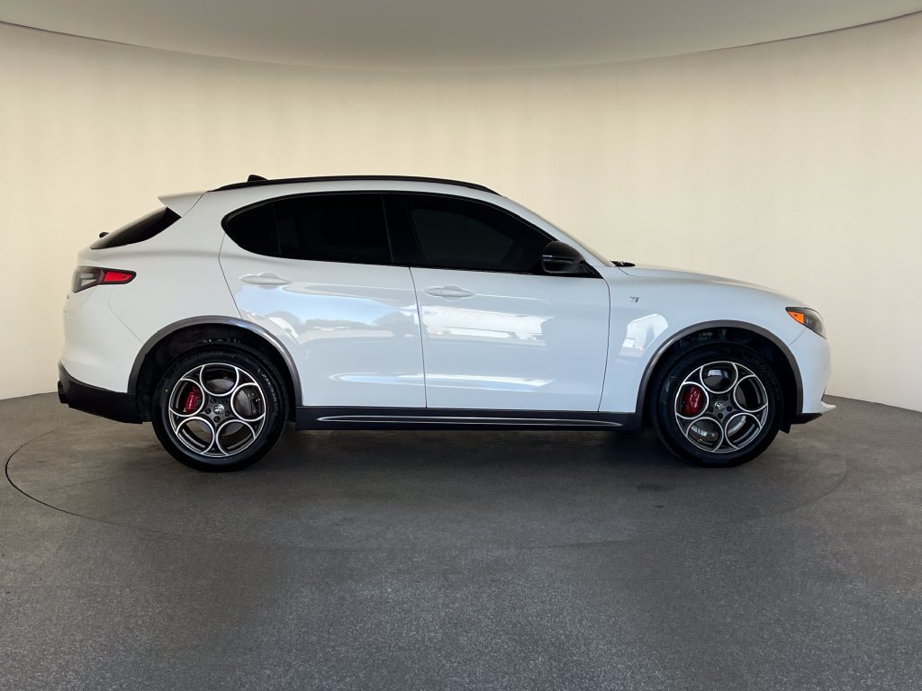 Used 2024 Alfa Romeo Stelvio Ti AWD/4WD image 2