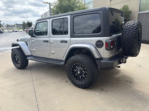 Used 2020 Jeep Wrangler Unlimited Sahara AWD/4WD image 18