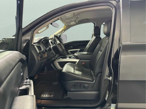 Used 2019 Nissan Titan SL w/ Off-Road Package image 11
