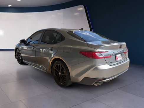 Used 2025 Toyota Camry SE FWD image 3