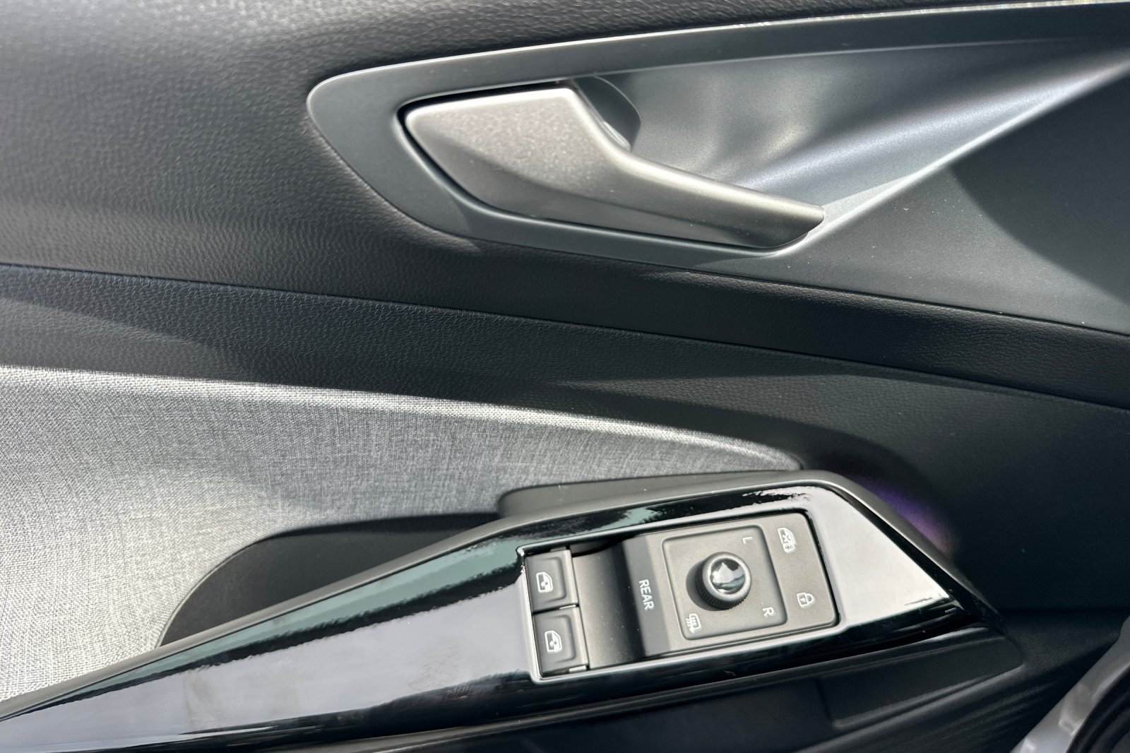New 2026 Volkswagen ID.4 Pro RWD image 9