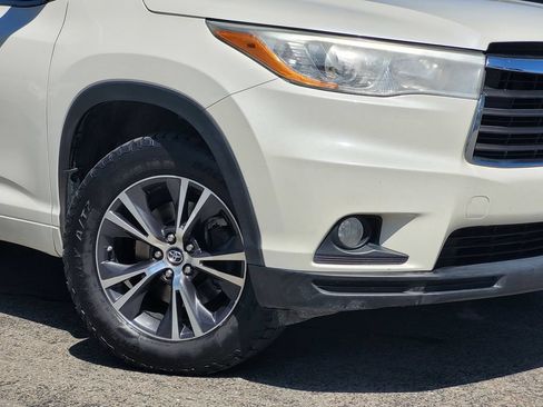 Used 2016 Toyota Highlander XLE AWD/4WD image 3