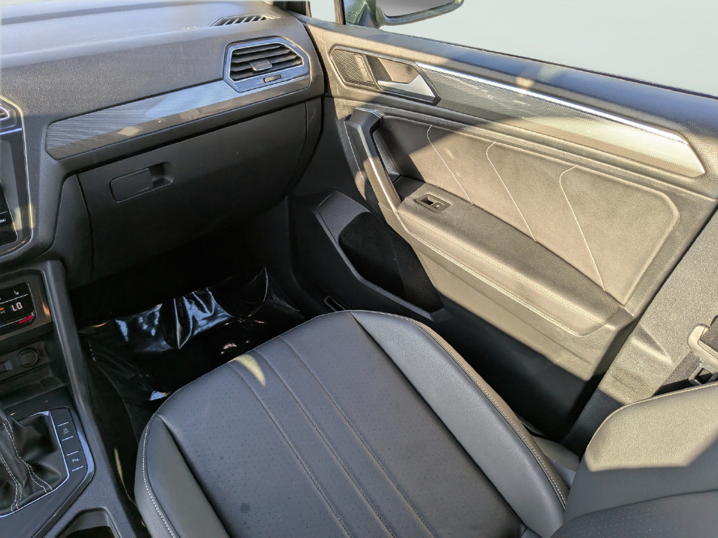 Certified 2023 Volkswagen Tiguan SE R-Line FWD image 15
