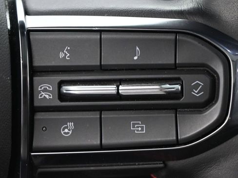 Used 2025 GMC Yukon AT4 Ultimate AWD/4WD image 13