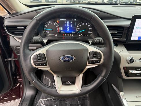 Used 2023 Ford Explorer XLT w/ Equipment Group 202A AWD/4WD image 30
