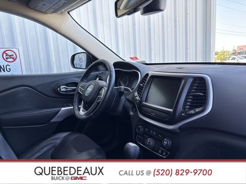 Used 2018 Jeep Cherokee Latitude Plus w/ Comfort/Convenience Group image 35