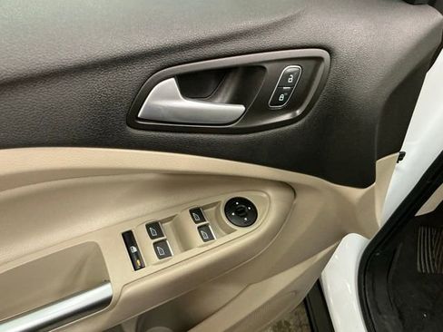 Used 2019 Ford Escape SE image 16