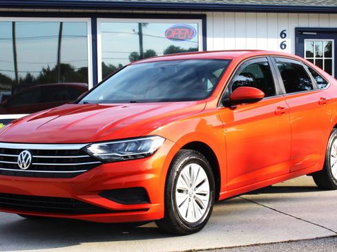 Used 2019 Volkswagen Jetta S image 1