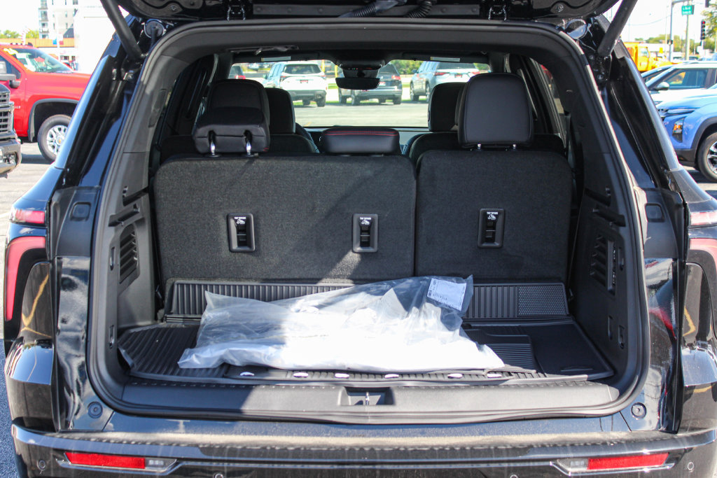 New 2026 Chevrolet Traverse RS w/ LPO, Floor Liner Package AWD/4WD image 10