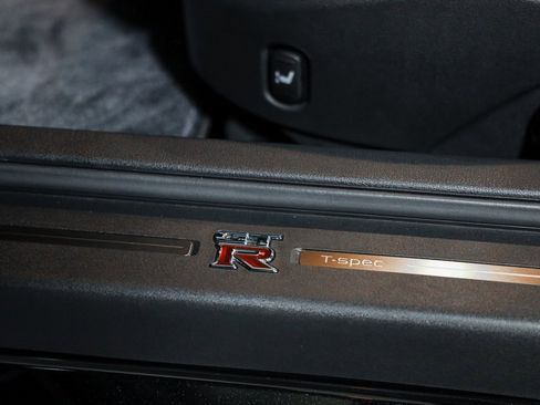 Used 2021 Nissan GT-R Premium image 31