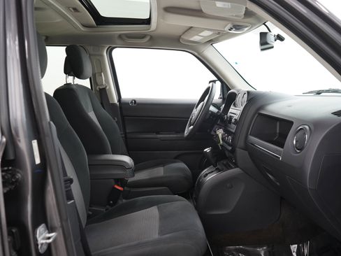 Used 2014 Jeep Patriot Latitude w/ Sun/Sound Group AWD/4WD image 13