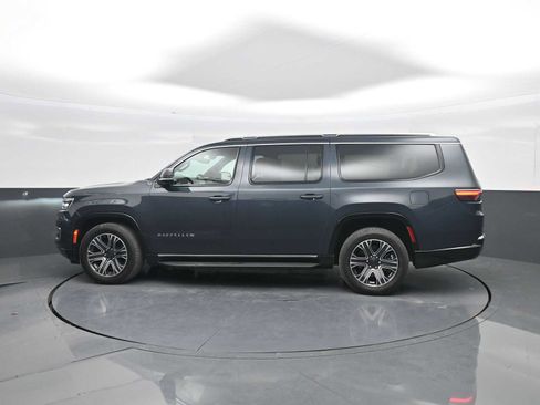 Used 2024 Jeep Wagoneer L Series II w/ Flexible Seating Group AWD/4WD image 5