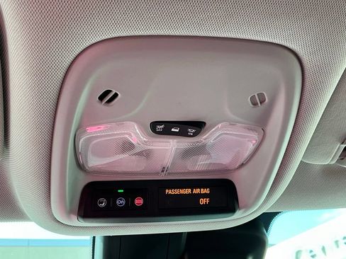 Used 2025 Chevrolet TrailBlazer LT AWD/4WD image 35