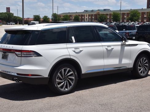 New 2026 Lincoln Aviator AWD image 6