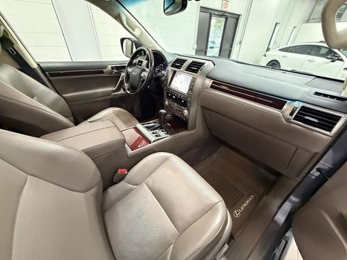 Used 2017 Lexus GX 460 Luxury w/ Preferred Accessory Package AWD/4WD image 21