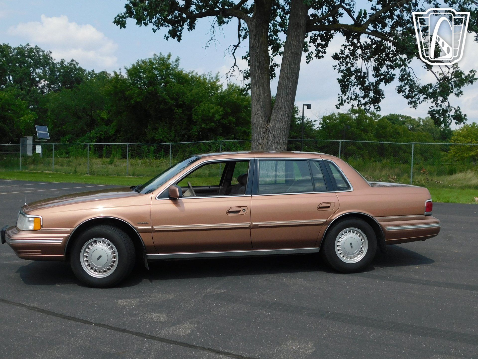 Used 1992 Lincoln Continental Executive FWD image 8
