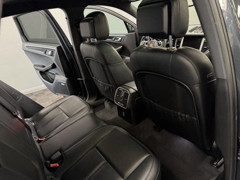 Used 2018 Porsche Macan S image 50