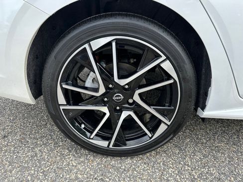 Certified 2025 Nissan Sentra SR w/ SR Premium Package FWD image 15