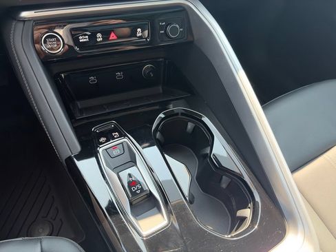 Used 2025 Audi Q5 Premium Plus w/ Premium Plus AWD/4WD image 18