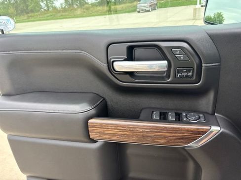 Used 2021 Chevrolet Silverado 1500 High Country w/ Technology Package AWD/4WD image 15