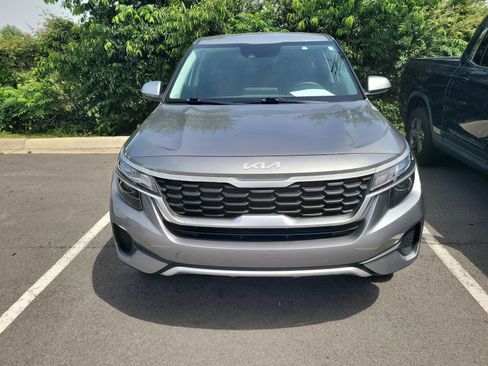 Used 2023 Kia Seltos LX AWD/4WD image 2