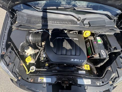 Used 2014 Dodge Grand Caravan SE FWD image 38