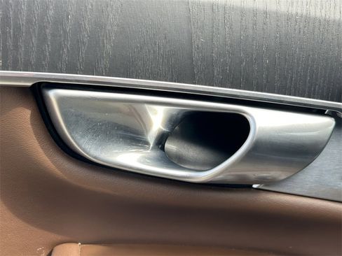 Used 2024 Volvo XC90 B6 Ultimate w/ Lounge Package image 31