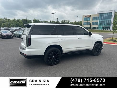 Used 2025 Cadillac Escalade Sport Platinum w/ LPO, ONYX Package AWD/4WD image 4
