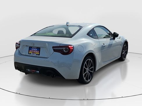 Used 2020 Toyota 86 RWD image 5