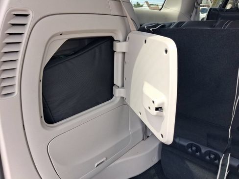 Used 2022 Chrysler Pacifica Touring-L FWD image 13
