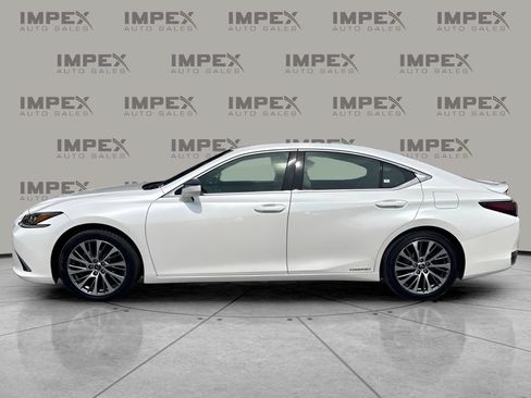 Used 2019 Lexus ES 300h w/ Premium Package FWD image 2