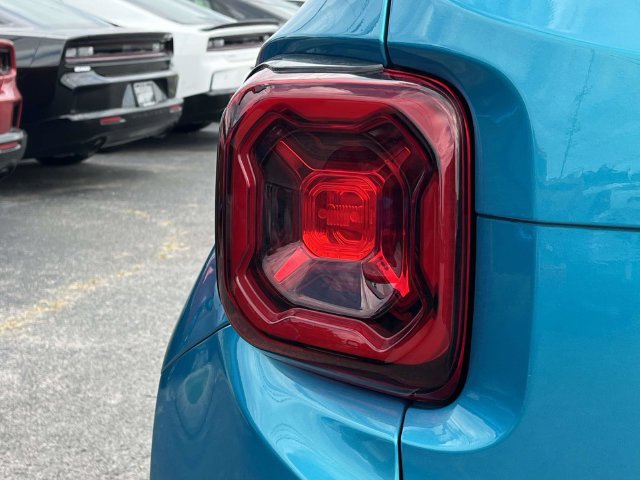 Used 2021 Jeep Renegade Latitude w/ Luxury Group I FWD image 10