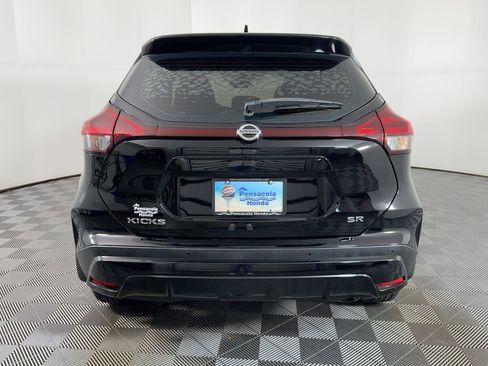 Used 2021 Nissan Kicks SR image 9