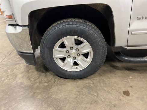 Used 2019 Chevrolet Silverado 1500 LT AWD/4WD image 21
