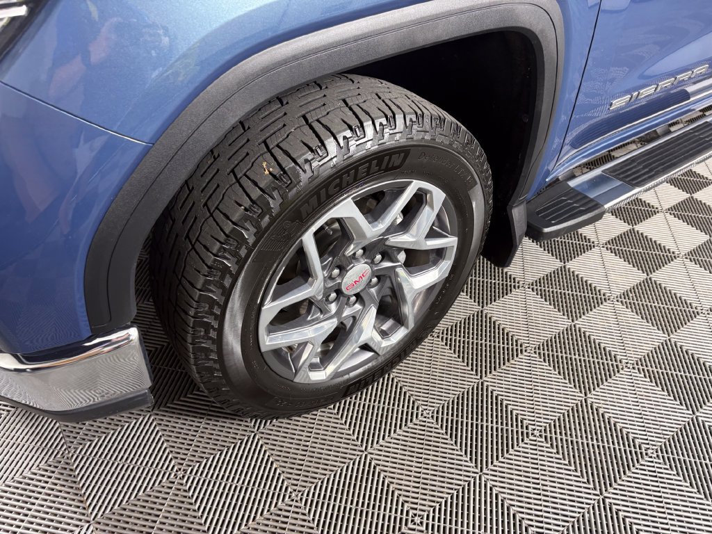 Used 2024 GMC Sierra 1500 SLT w/ SLT Premium Plus Package AWD/4WD image 9