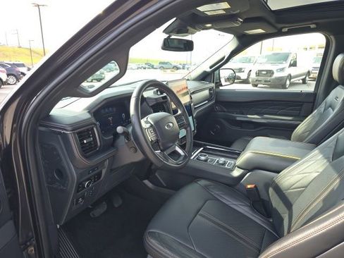 Used 2024 Ford Expedition Platinum image 10