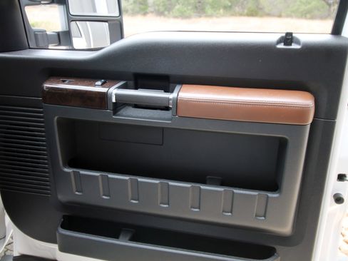 Used 2016 Ford F250 Platinum w/ FX4 Off-Road Package image 39