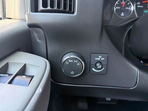 Used 2017 Chevrolet Express 2500 Extended RWD image 29