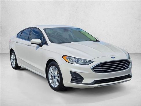 Used 2019 Ford Fusion SE FWD image 3
