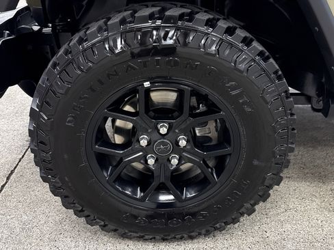 Used 2025 Jeep Gladiator Willys image 2