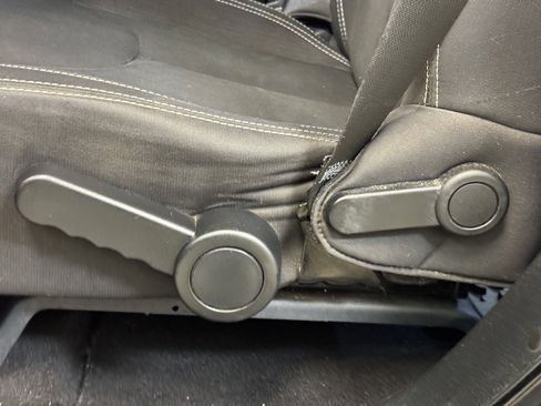 Used 2016 Jeep Wrangler Unlimited Sahara w/ Connectivity Group image 10