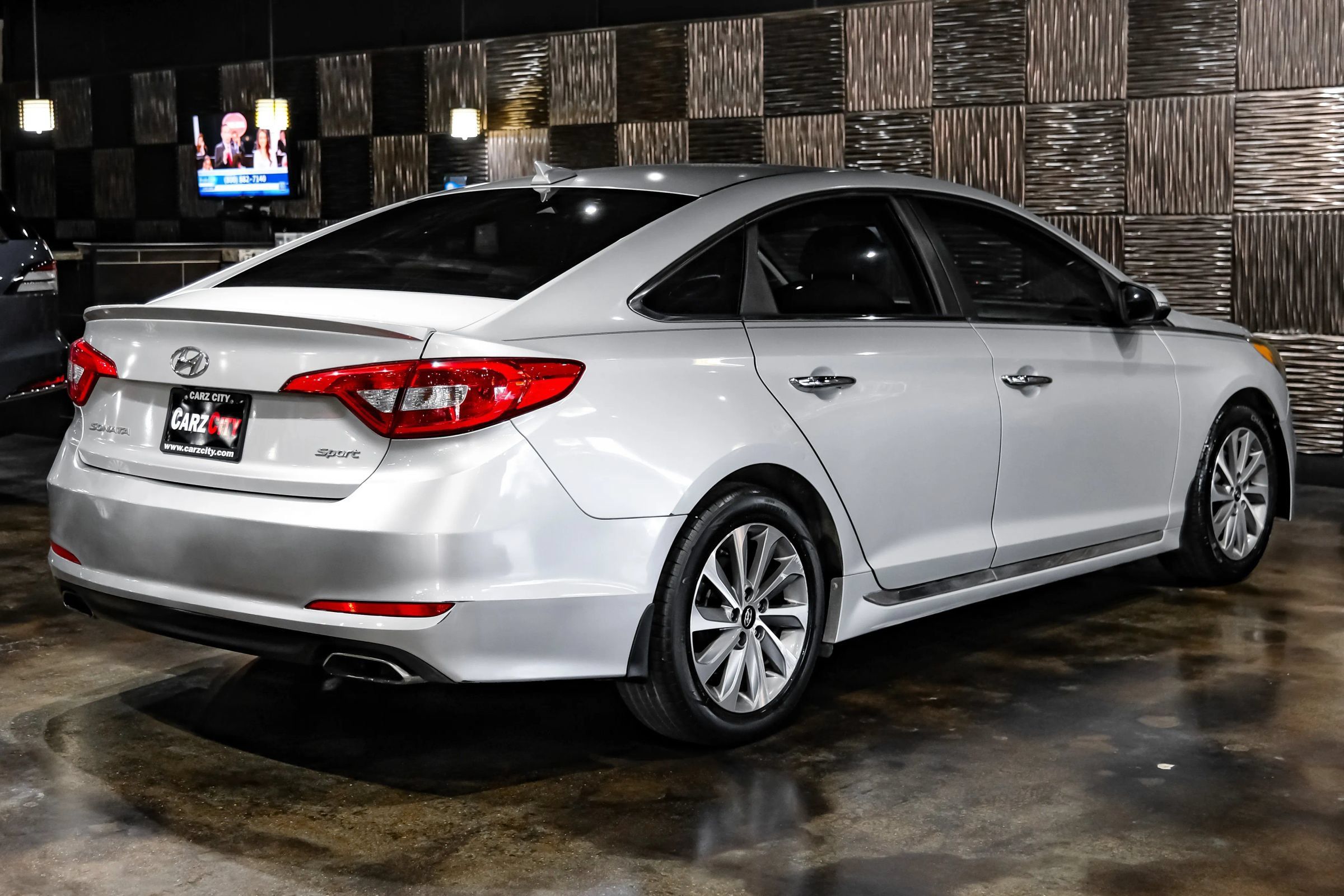 Used 2015 Hyundai Sonata Sport w/ Option Group 03 FWD image 7