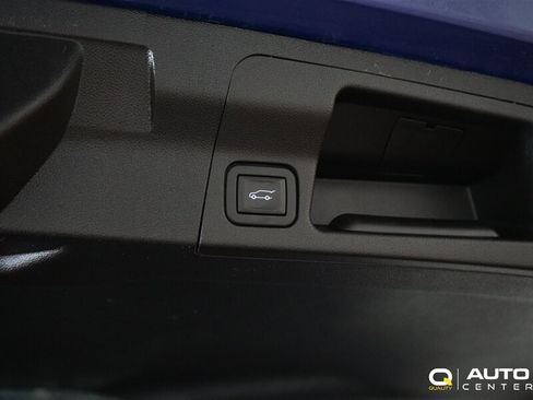 Used 2023 GMC Acadia SLE w/ Infotainment Package AWD/4WD image 33