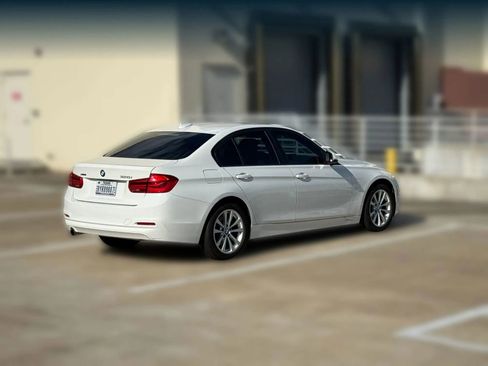 Used 2018 BMW 320i xDrive Sedan image 8