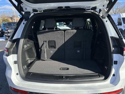 New 2025 Jeep Grand Cherokee L Altitude image 4