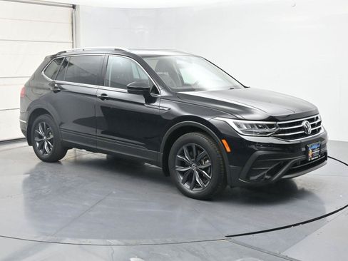 Used 2022 Volkswagen Tiguan SE w/ Panoramic Sunroof Package AWD/4WD image 26