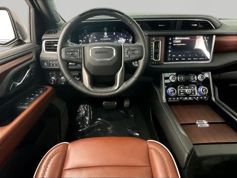 Used 2024 GMC Yukon Denali Ultimate AWD/4WD image 8